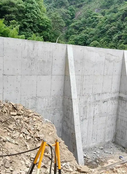 平顶山湛河区重力式挡土墙
